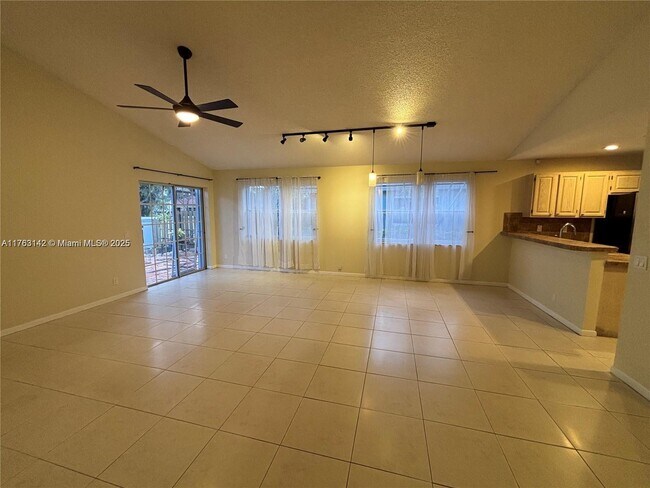 Building Photo - 9366 Arborwood Cir