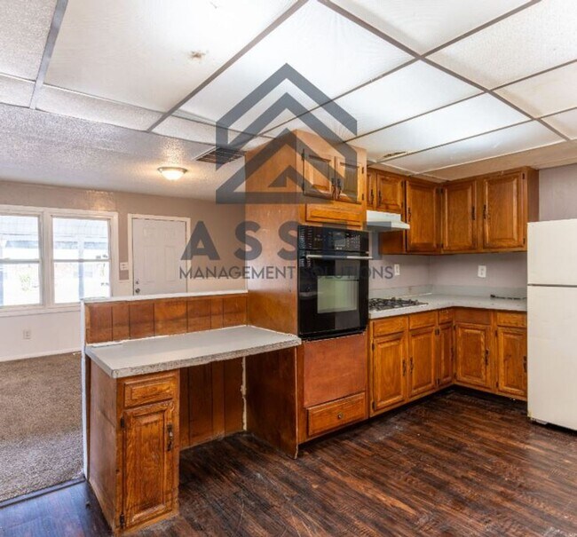 Building Photo - Section 8 approved home!