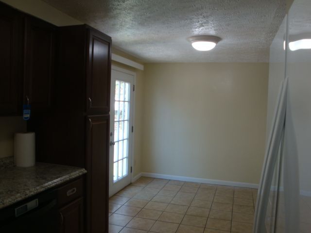 Building Photo - 8492 Kirby St