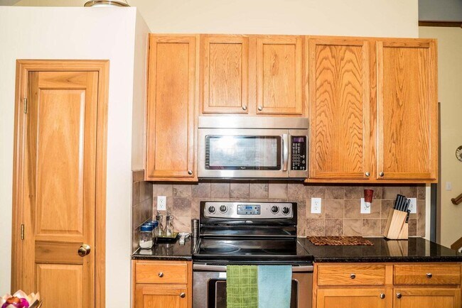 Building Photo - 1664 Boxwood Dr
