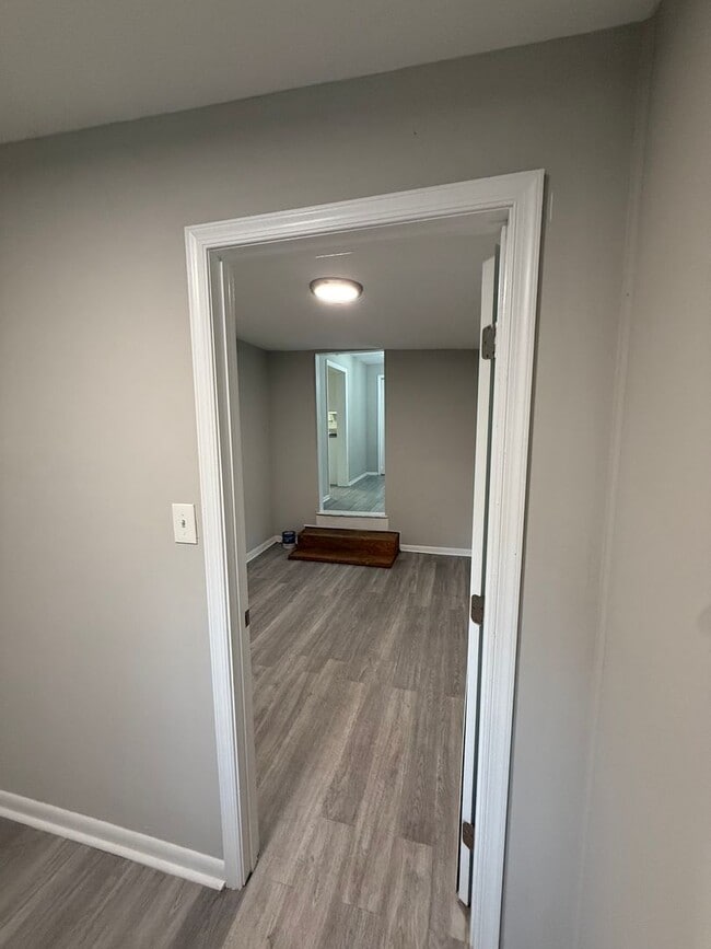 Building Photo - 3 bedroom 1.5 bath rancher
