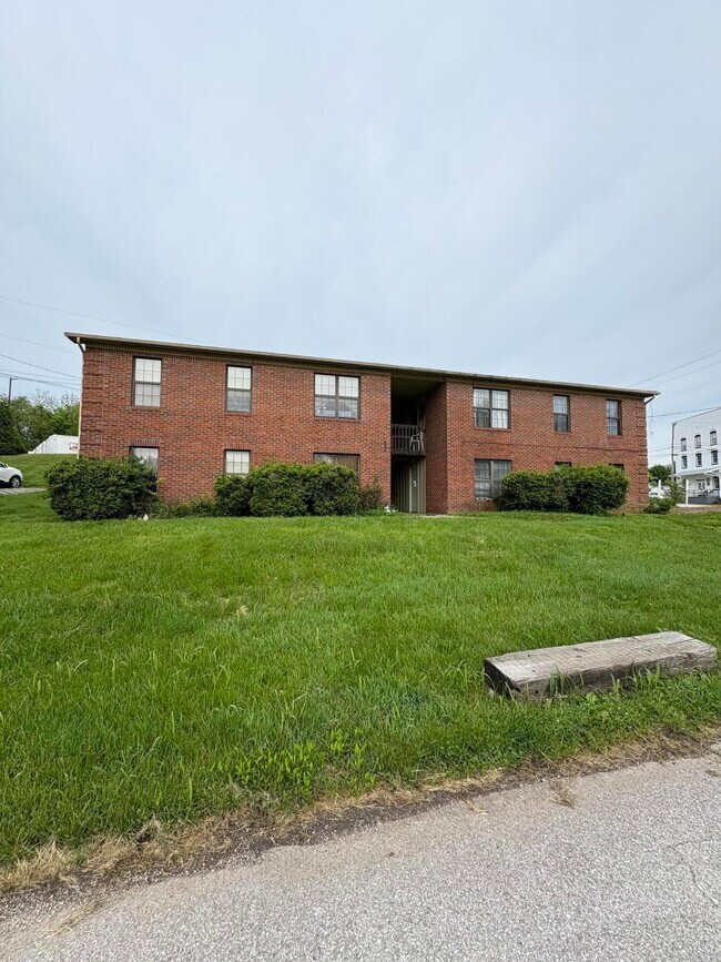 Primary Photo - 121 N Brand St