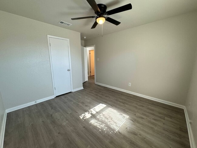 Building Photo - 1001 Ronstan Dr