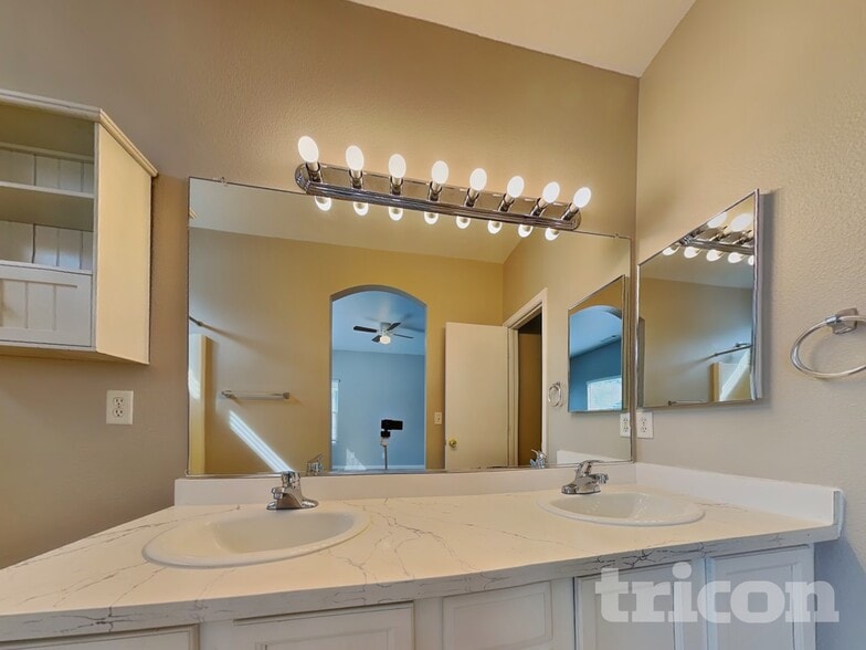 Building Photo - 9615 Stoney Creek Way