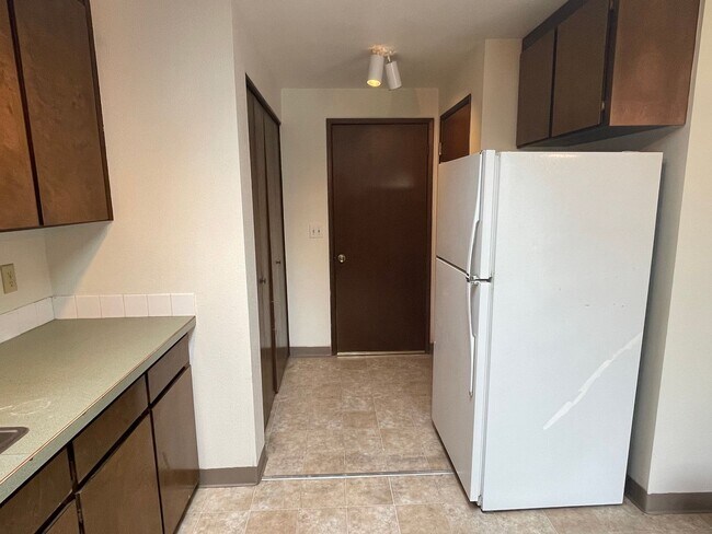 Building Photo - 2 Bedroom, 1 Bathroom Duplex in Blaine