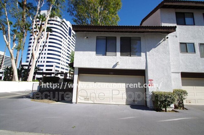 Building Photo - 6255 Canoga Ave