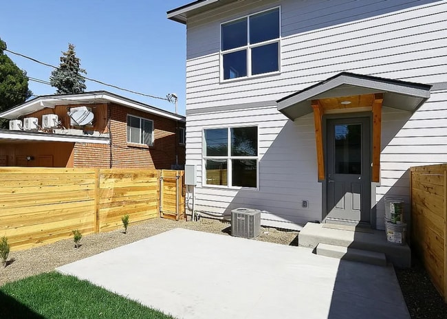 Building Photo - 2805 W Pleasanton Ave
