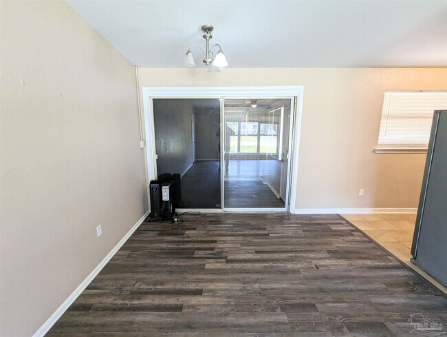 Building Photo - 9 Gentian Dr