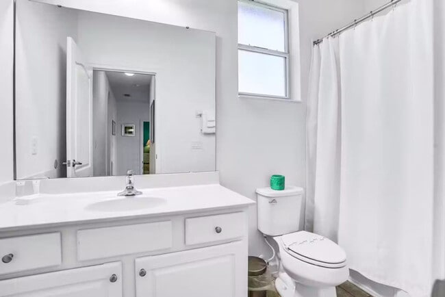 Building Photo - 4140 Oak Tree Dr