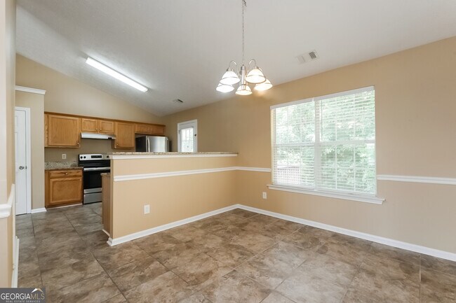 Building Photo - 1488 Buckingham Pl