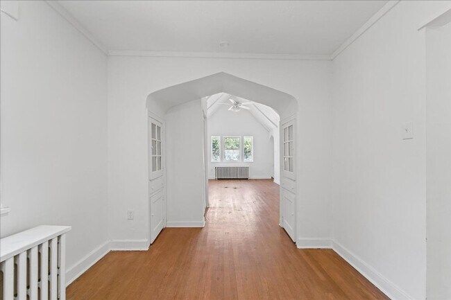 Building Photo - 3847-3849 Beechwood Blvd