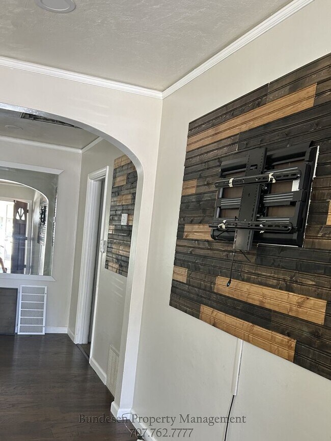 Building Photo - 409 N Washington St