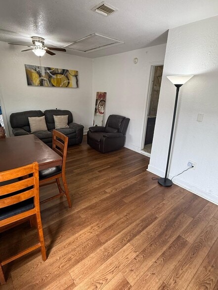 Building Photo - 670 NW Treemont Ave