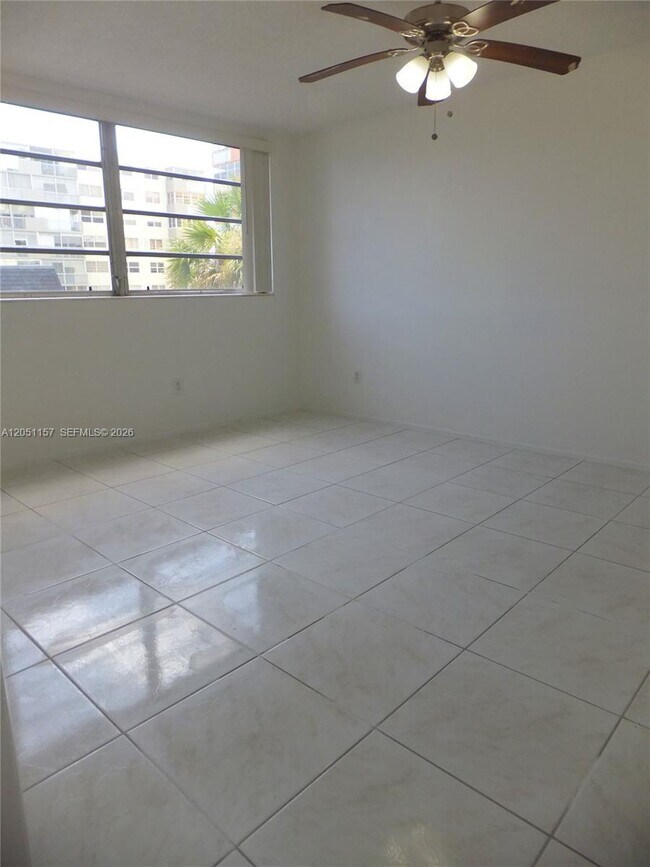 Building Photo - 16410 Miami Dr