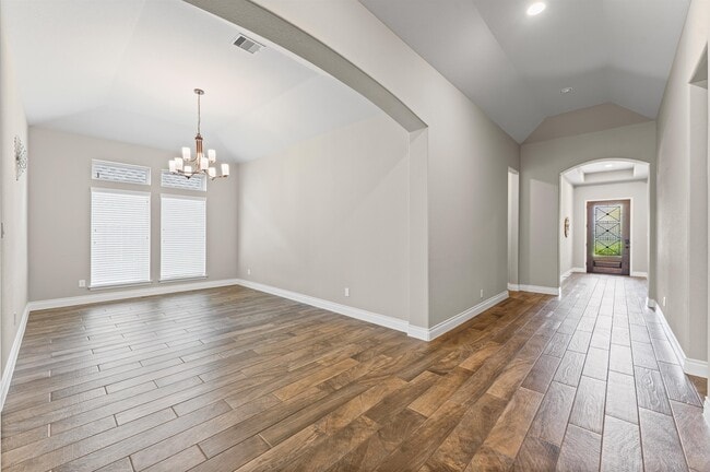 Building Photo - 18226 Dalyell Dr