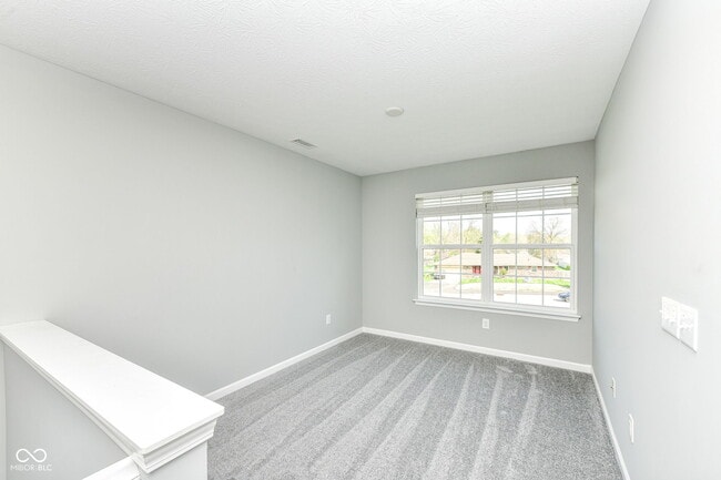 Building Photo - 9050 Mercer Dr