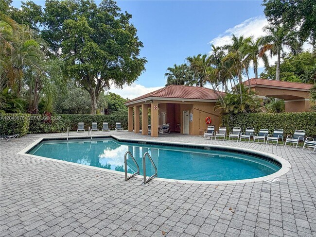 Building Photo - 11415 Lakeview Dr