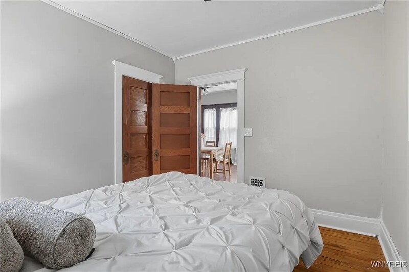 Building Photo - 10 Russell St