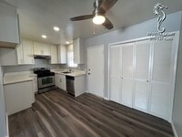 Building Photo - 633