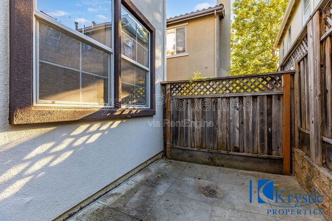 Building Photo - 6335 Newhaven Ln