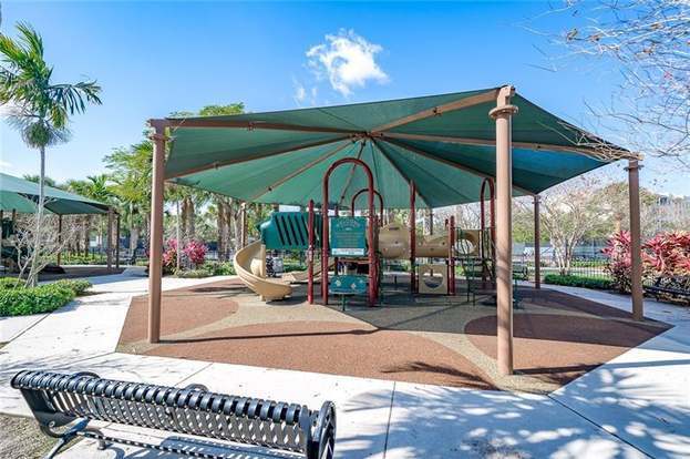 Building Photo - 3050 N Palm Aire Dr