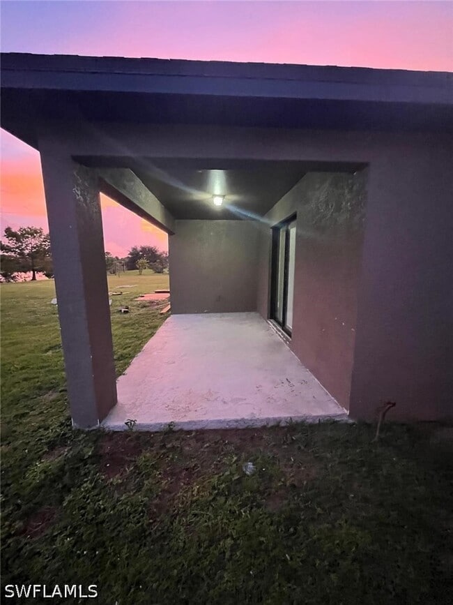 Building Photo - 742 Center Lake St