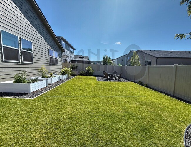Building Photo - Stunning Windhaven Home