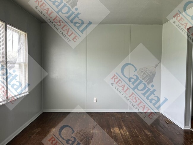 Building Photo - Cozy Cottage