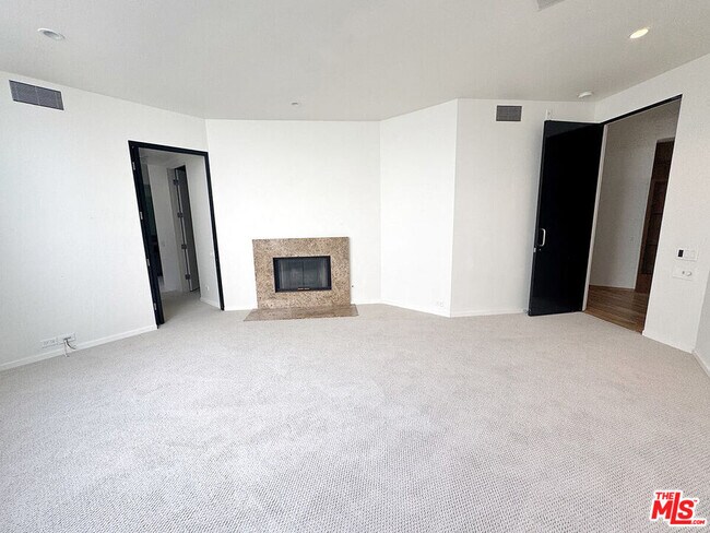 Building Photo - 3505 Ocean Front Walk