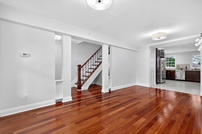 Building Photo - 382 Webster Ave