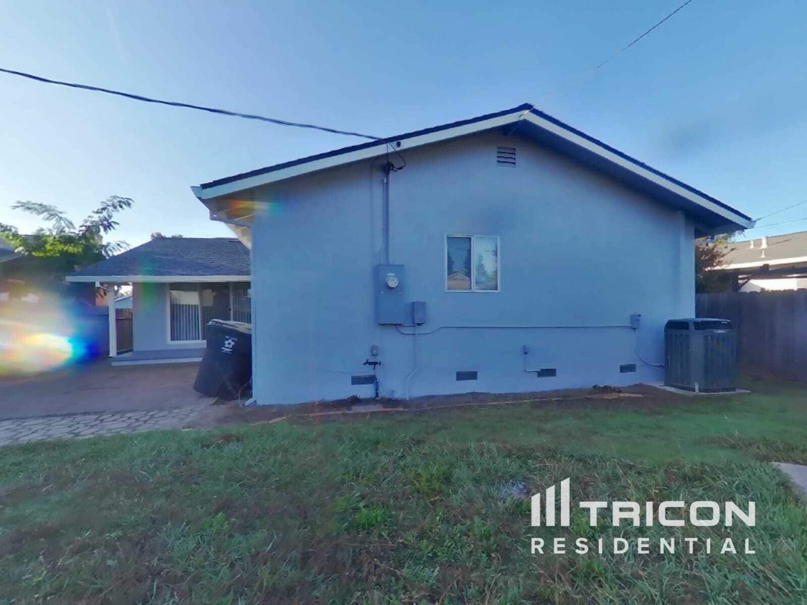 Building Photo - 372 Hopkins Dr