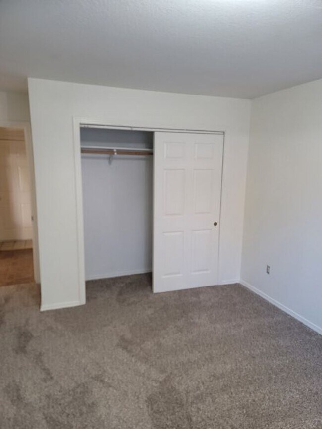 Building Photo - 90-90 Brewer St