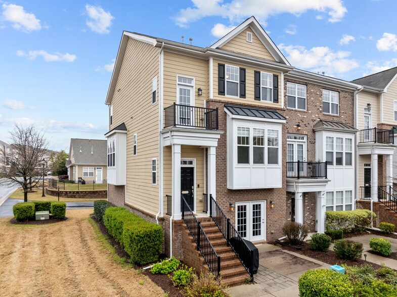 Building Photo - 10122 Glen Autumn Rd