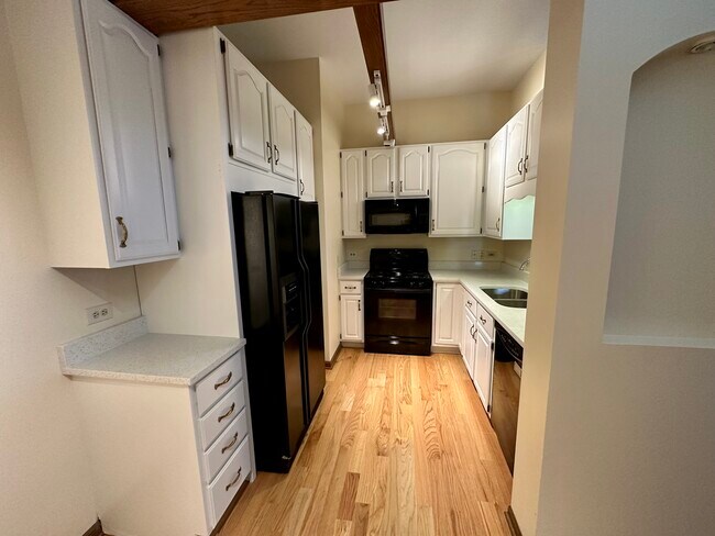 Kitchen - 1010 Arbor Ct