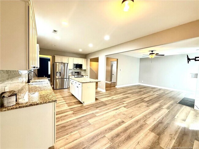 Building Photo - 220 Shepard Dr
