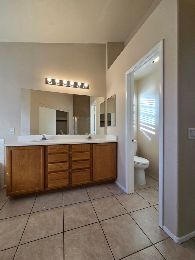 Building Photo - Spacious Two-Story Home in a Cul-de-Sac Location