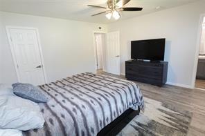 Building Photo - 7021 Greenview Cir N
