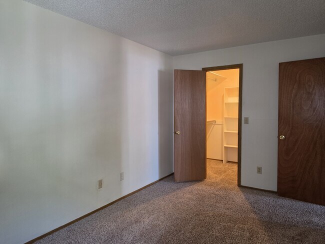 Building Photo - 17054 E Tennessee Dr