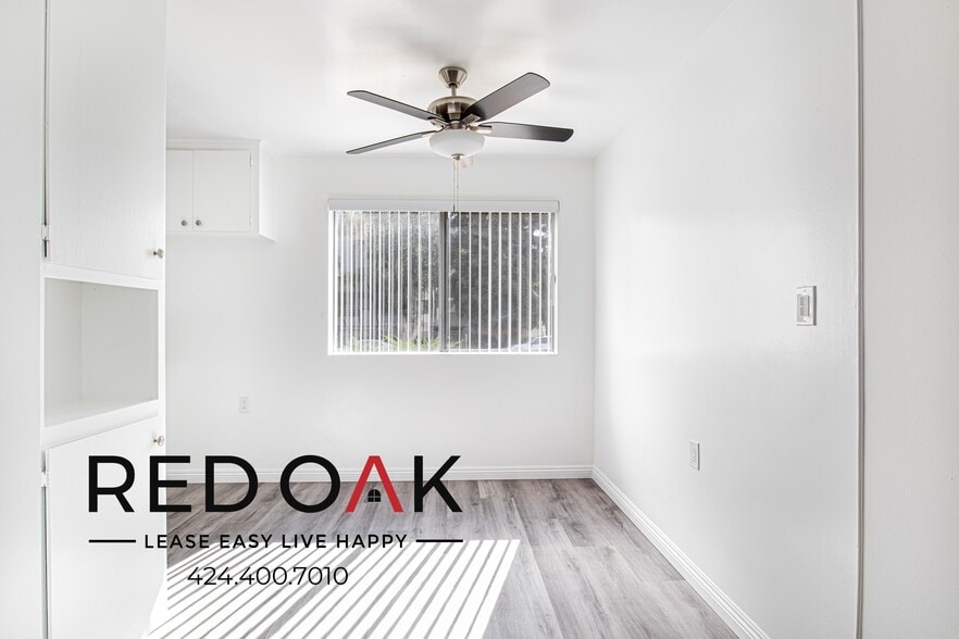 Primary Photo - 12737 Moorpark St