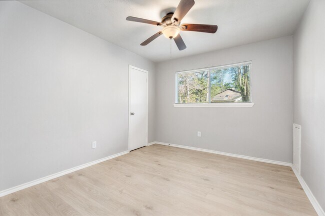 Building Photo - 3738 Clear Falls Dr