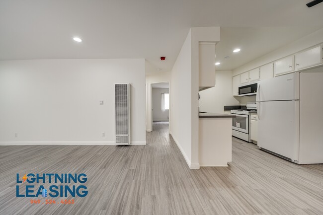 Building Photo - 5121-5125 Klump Ave