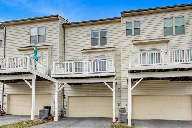 Building Photo - Beautiful Garage Townhouse in Poplar Run - Minutes to Glenmont METRO & I-200!