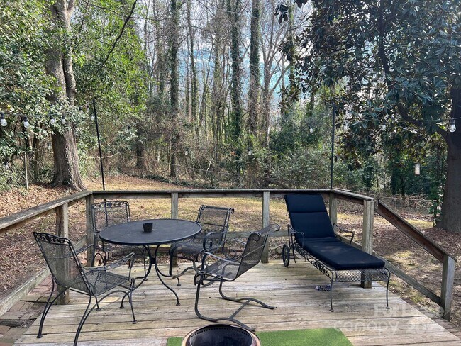 Building Photo - 5531 Farmbrook Dr