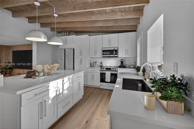 Building Photo - 3138 SW 15th St