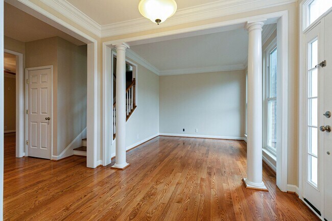 Building Photo - 808 Callahan Pl