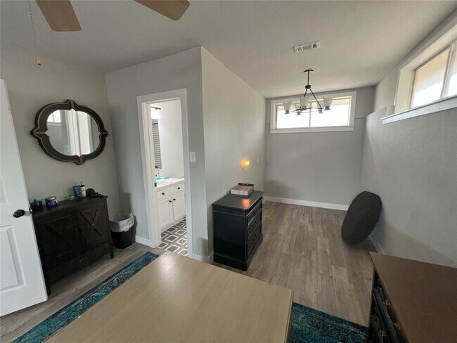 Building Photo - 128 Skyview Terrace