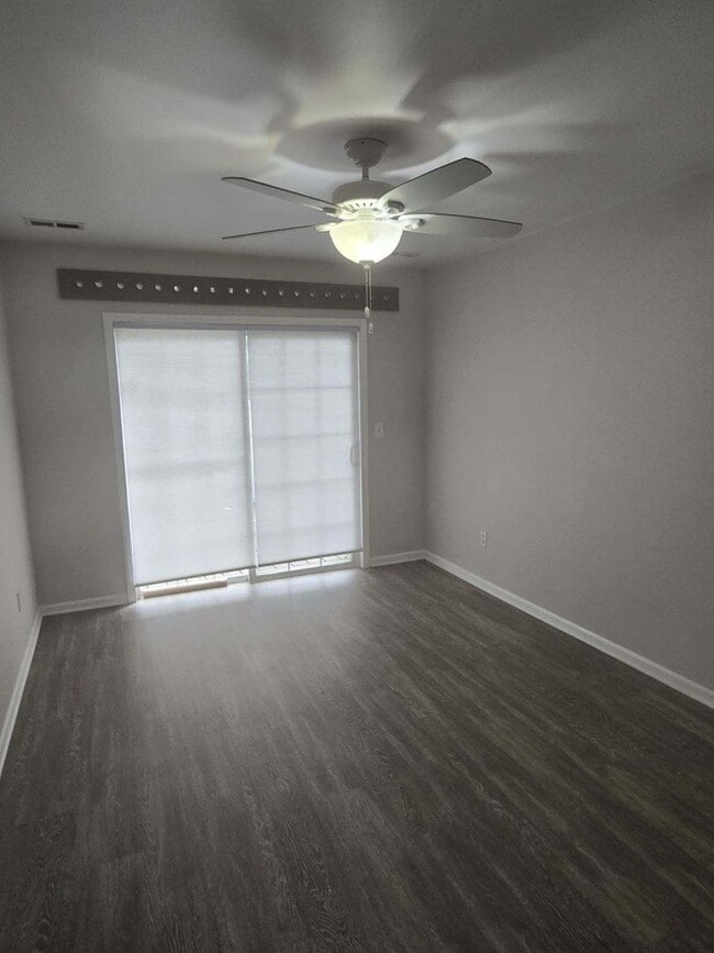 Building Photo - 3 BEDROOM 3 BATHROOM CONDO IN BELLEVILLE A...