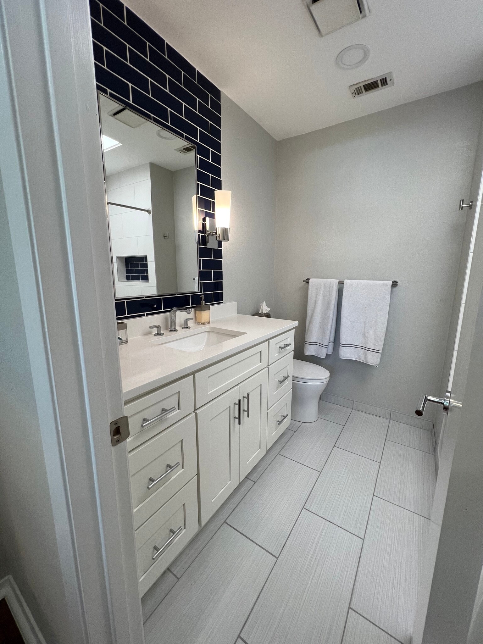 Master Bathroom - 3801 Menchaca Rd