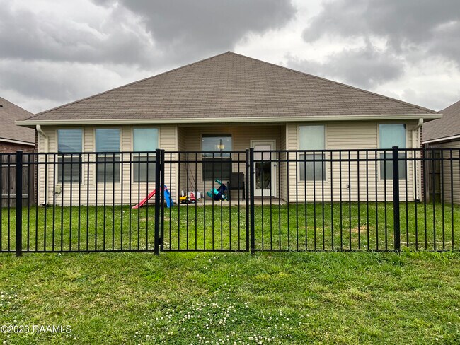 Building Photo - 121 Merrydale Ln