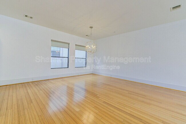 Building Photo - 113 Tuam St